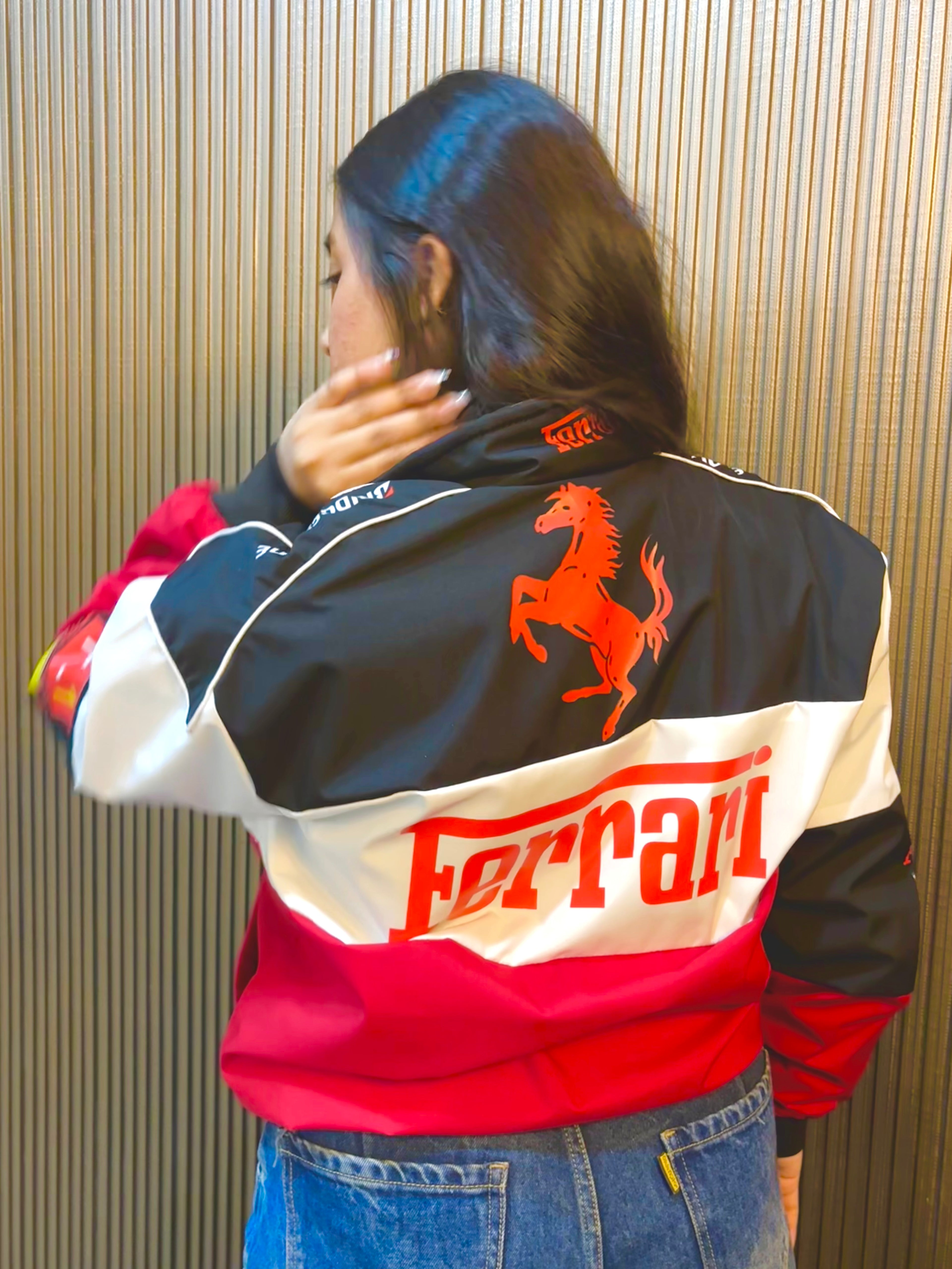 Ferrari Racing Jacket - UNISEX Vintage F1
Streetwear